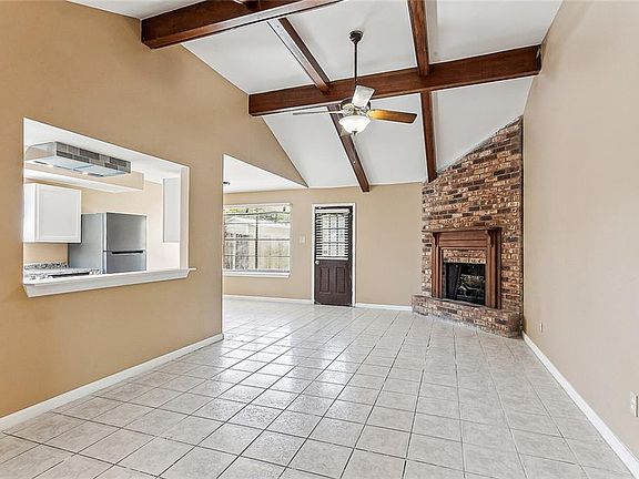 2nd image of 2237 Yorktowne Dr