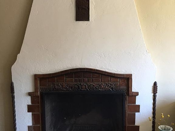 4th image of 989 E Claremont St