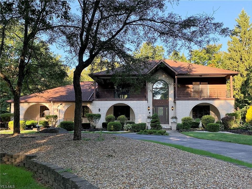 1st image of 828 Hardwood Ct