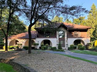 828 Hardwood Ct, Mayfield Village, OH 44143