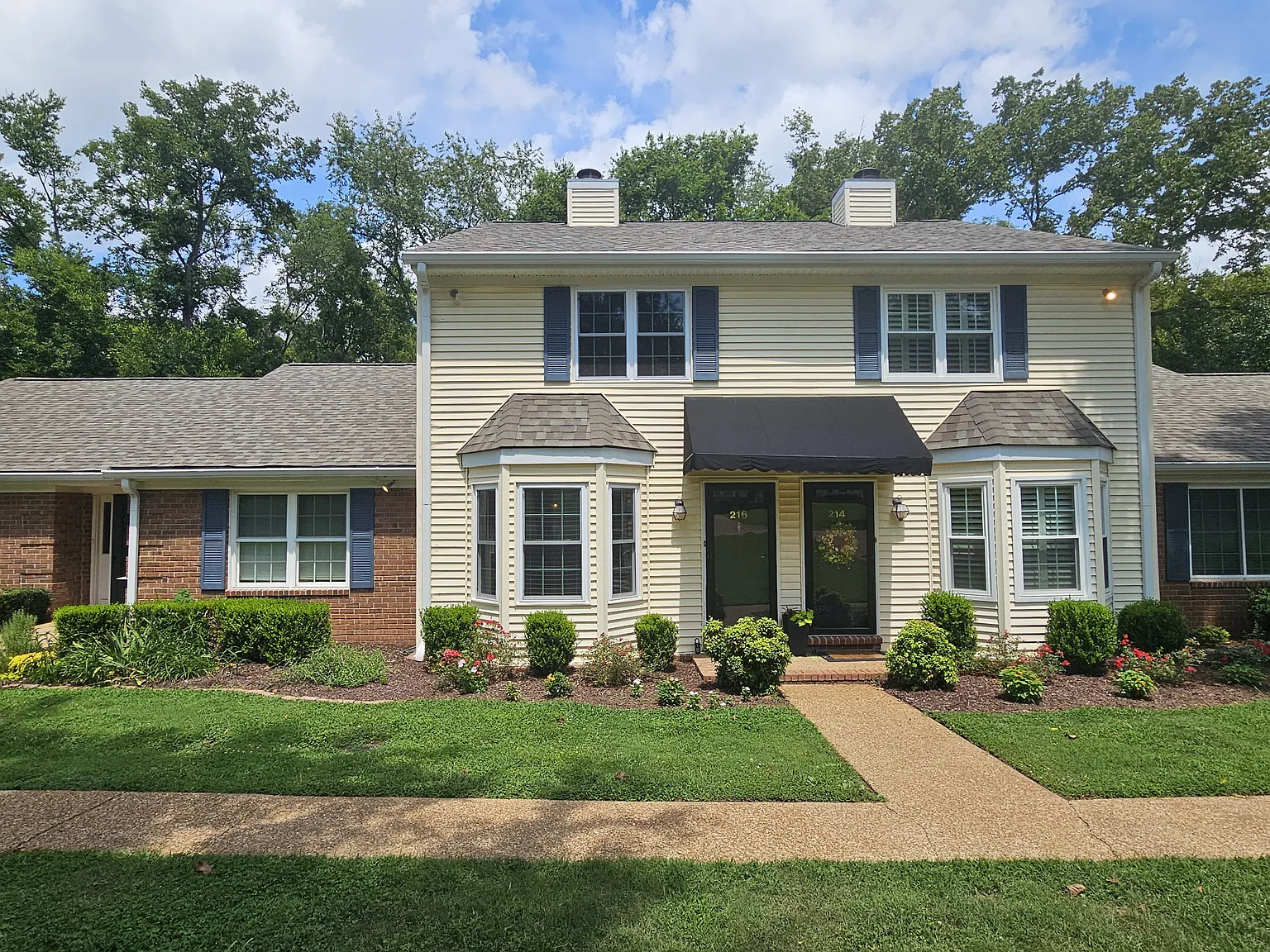 2 bed, 1.5 bath, 1132 sqft, $2,400 — Photo 2