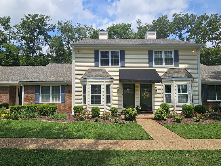 216 Brattlesboro Pl — Photo 2