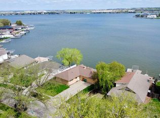 900 Lakeshore Dr, Lincoln, NE 68528