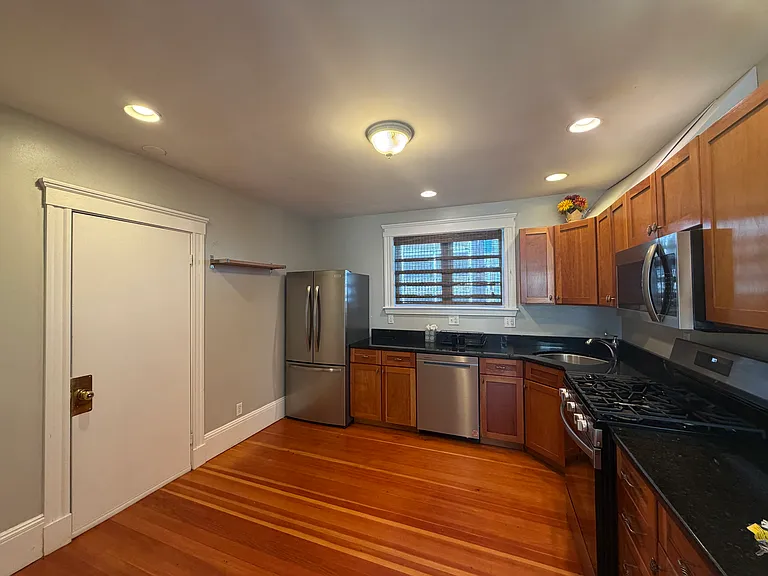 15 Waldo Ave #1F — Photo 2