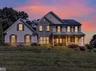 957 Castle Pond Dr, York, PA 17402