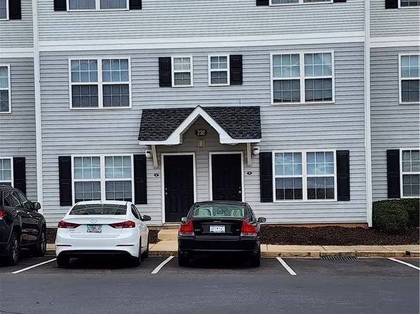 230 Campus Dr APT H, Central, SC 29630