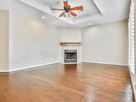 4th image of 10110 Elmwood Ave