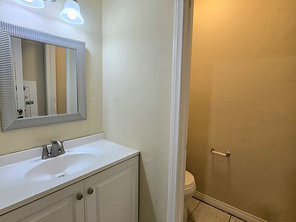 4th image of 308 N Camellia Ave #B