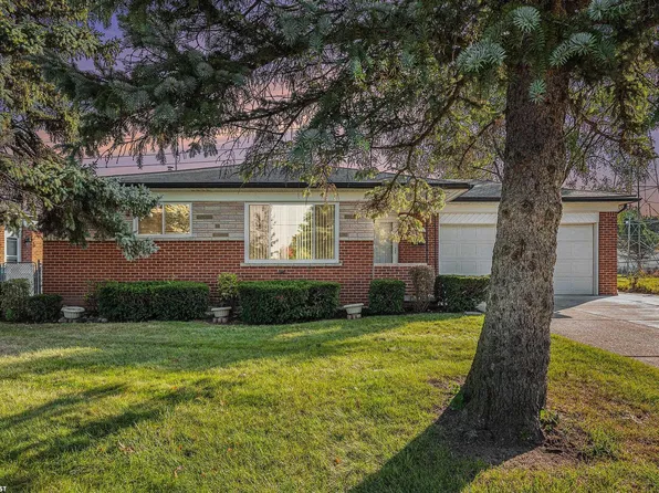 32048 Bradner Dr, Warren, MI 48088