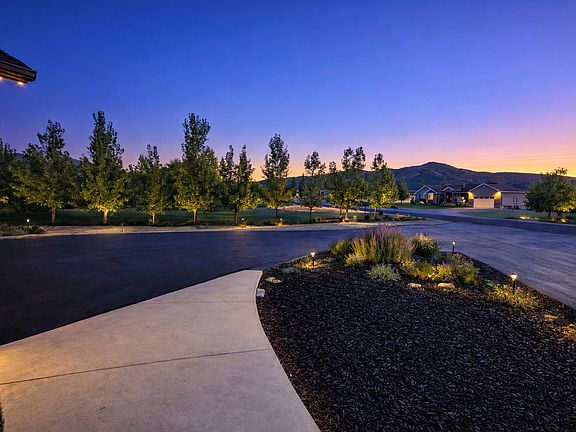 3rd image of 3054 W Ridgeline Rd