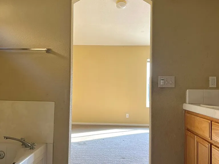 633 Langley Ct — Photo 5