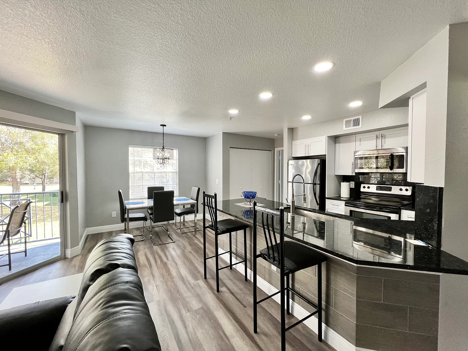 1 bed, 842 sqft, $2,500 — Photo 3