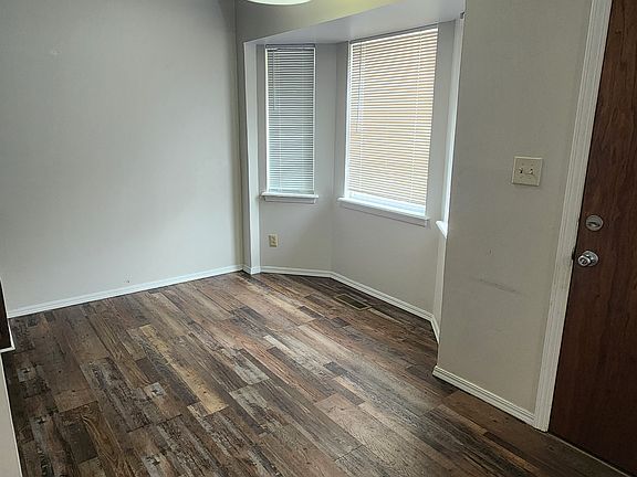 4th image of 1124 W School Ct