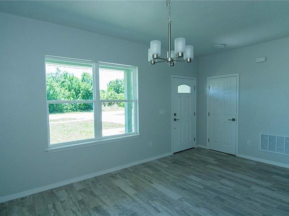 4th image of 2305 Ascot Ave #4
