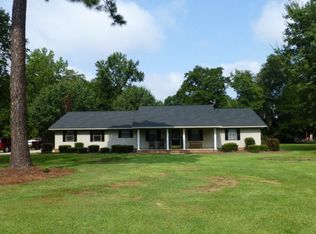 220 Joey Ln SE, Baxley, GA 31513