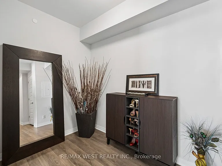 58 Adam Sellers St #605 — Photo 3