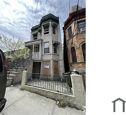 707 Eagle Ave #1