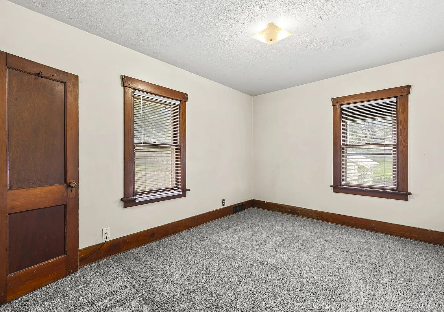 Updated 3-Bedroom House with Yard - North Omaha — Photo 4