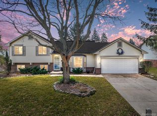 2063 Warrington Rd, Rochester Hills, MI 48307