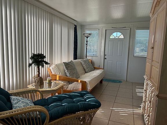 2nd image of 44 Vista De Laguna