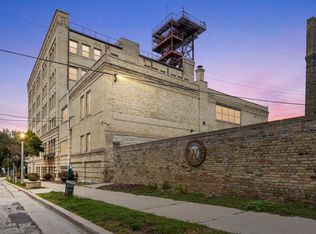 904 E Pearson St UNIT 404, Milwaukee, WI
