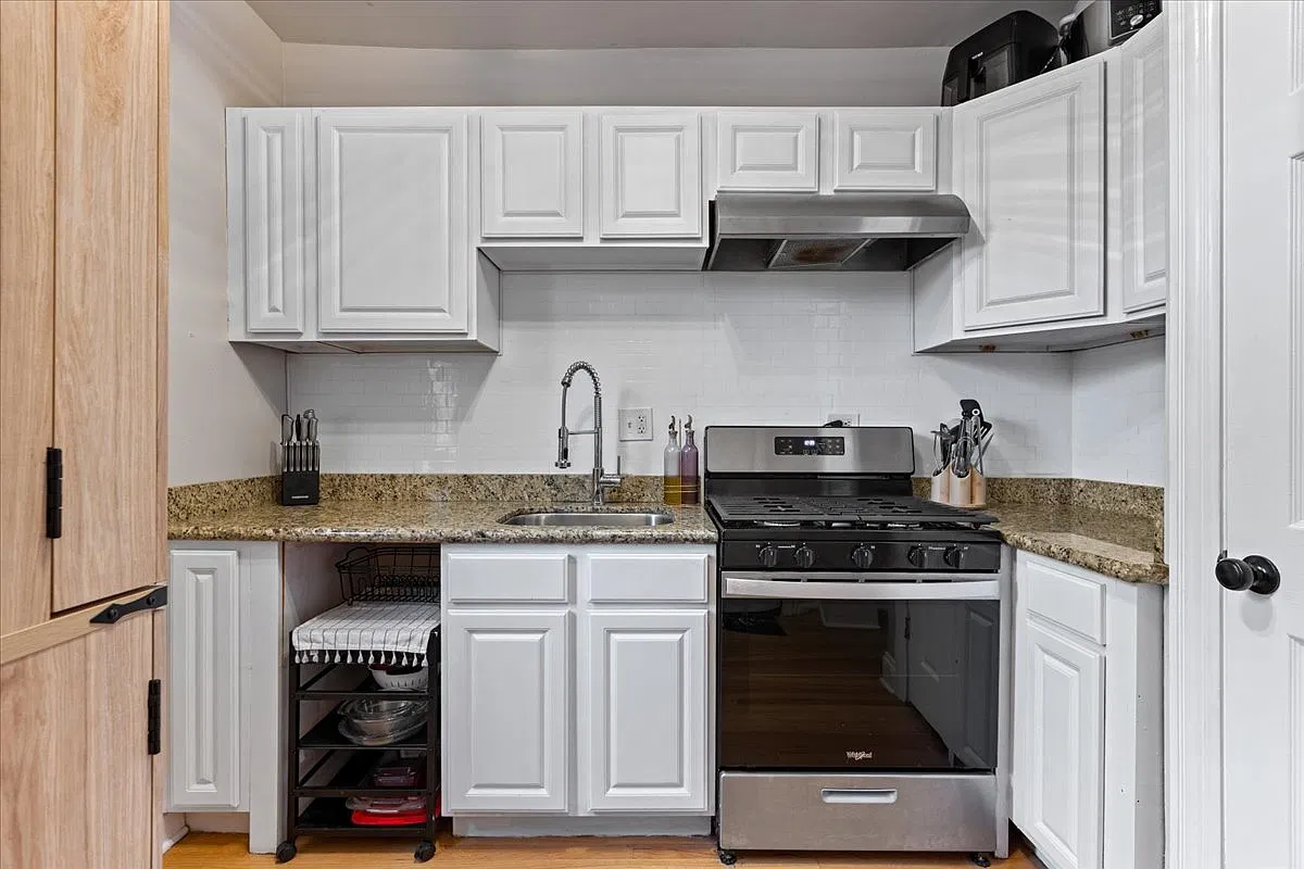 2 bed, 800 sqft, $2,450 — Photo 1