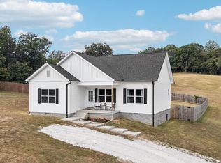 1220 Columbia Rd, Charlotte, TN 37036