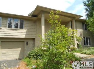 3412 Bloomfield Shore Dr, West Bloomfield, MI 48323