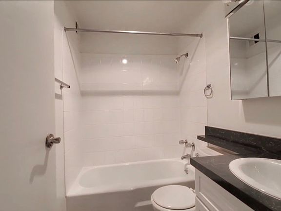 5th image of 60 E Scott St #650