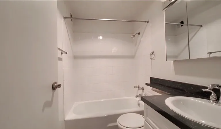 60 E Scott St #650 — Photo 5