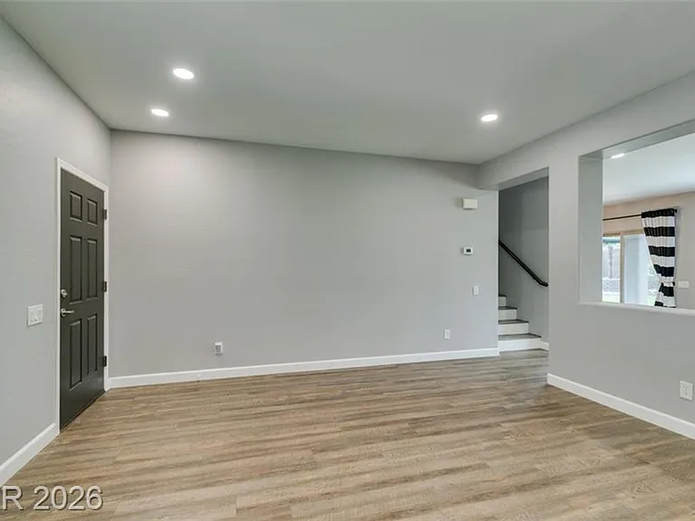 1129 Emanuel St — Photo 8