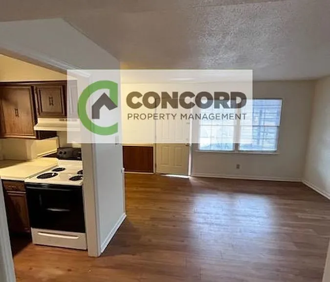 606 Fairmont St #B — Photo 3