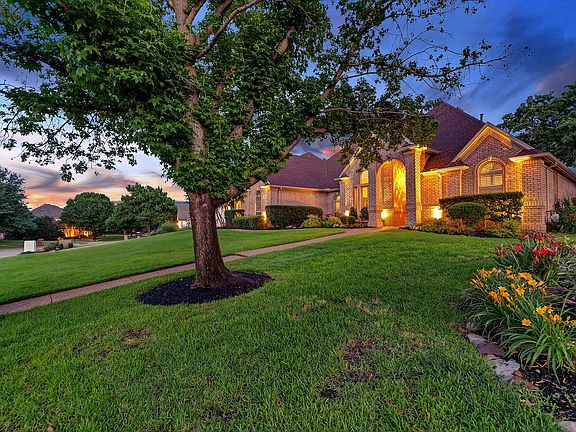 5th image of 704 Shadow Glen Dr