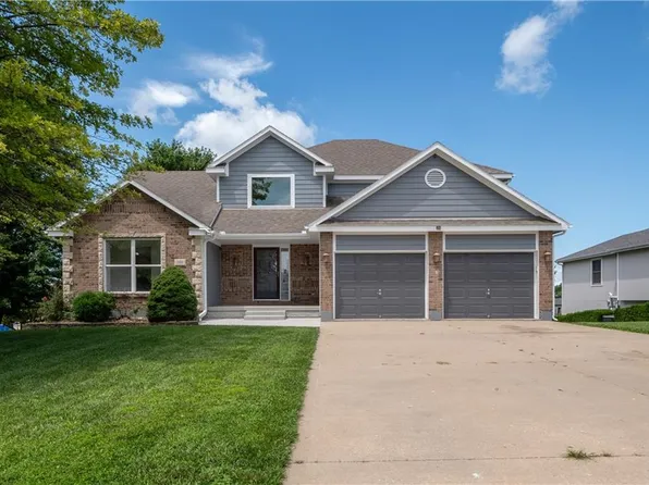 250 Rawlings Dr, Tonganoxie, KS 66086