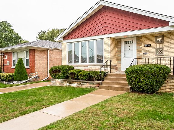 3rd image of 2820 W 102nd Pl