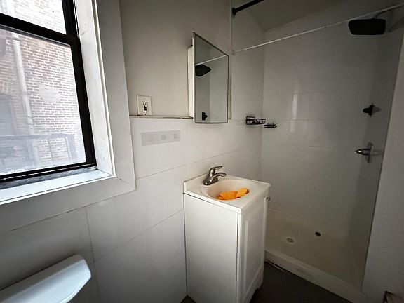 5th image of 196 Clinton Ave #22E
