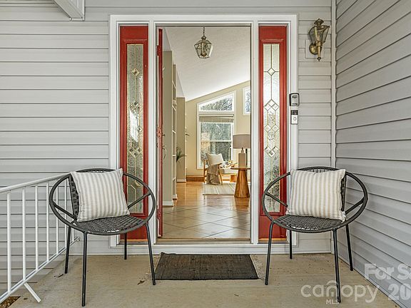 5th image of 269 Woodstock Dr