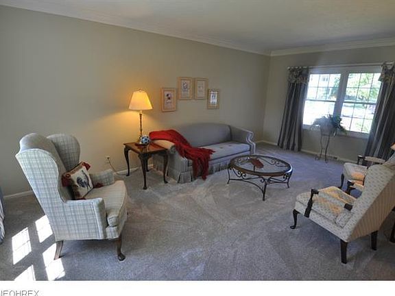 5th image of 30501 Manhasset Dr