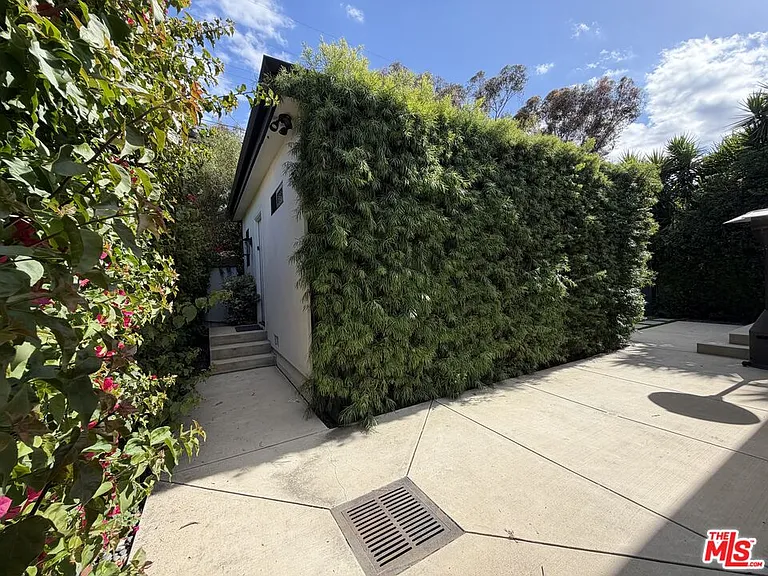 15122 Morrison St — Photo 48