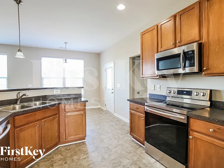 1400 Chimney Ridge Dr — Photo 6