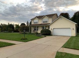 1040 Menominee Dr, Howell, MI 48843