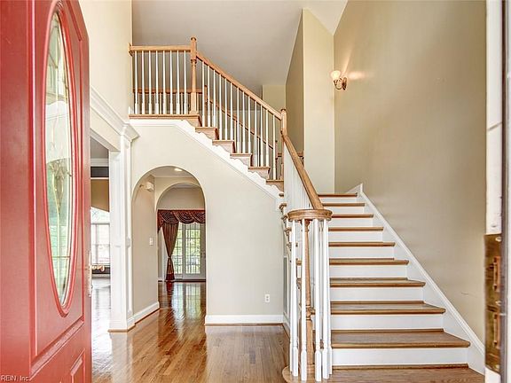 5th image of 104 Watch Harbour Ct