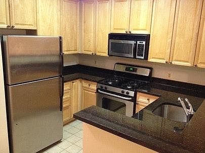 4th image of 801 S Greenbrier St APT 109
