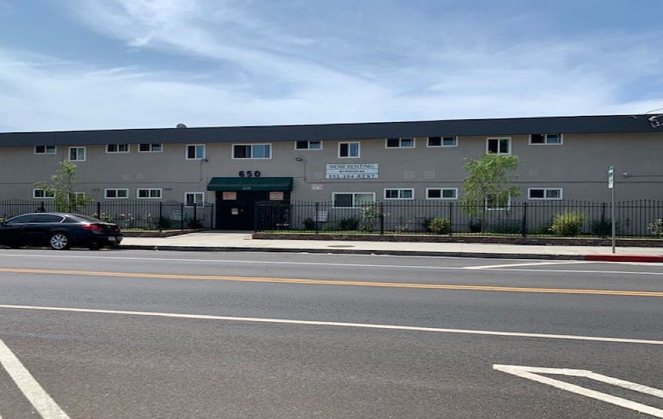 1st image of 650 W Gardena Blvd