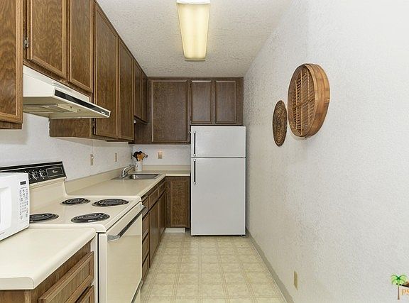 5th image of 2809 E Los Felices Cir Suite 116