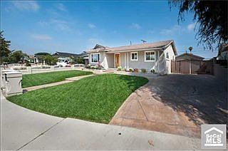 2nd image of 905 W Autumn Dr