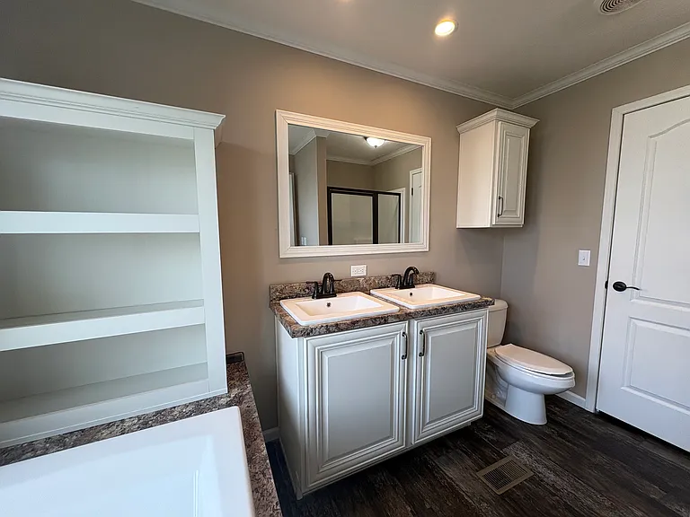 Green River Lake Commons — Photo 23