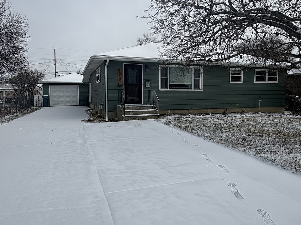 1st image of 1017 25th St W