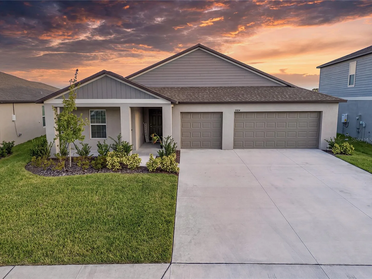 4 bed, 3.0 bath, 2576 sqft, $2,995 — Photo 1