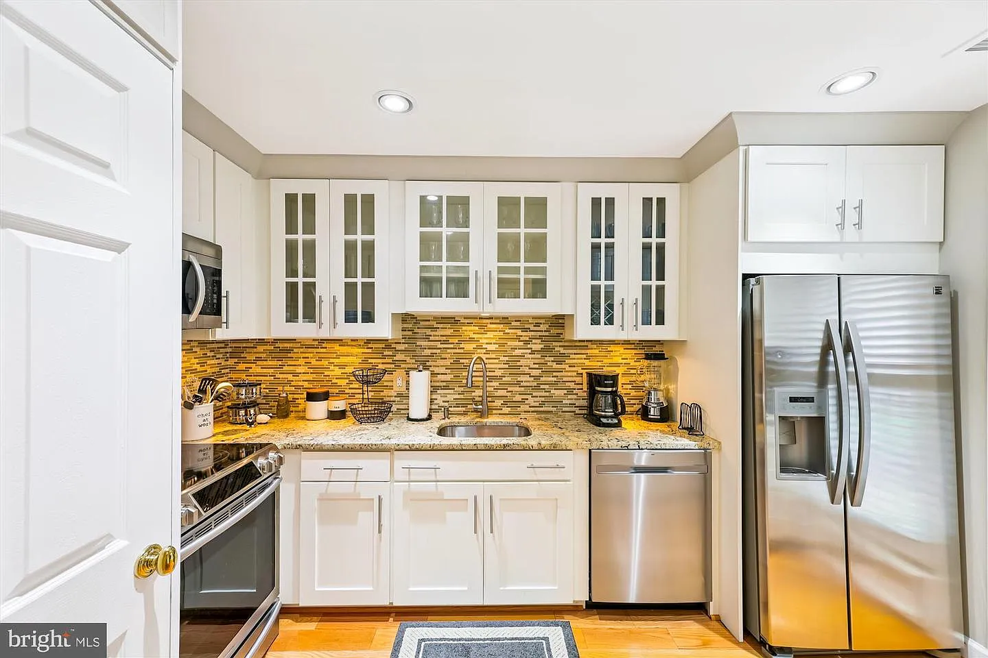 3 bed, 3.5 bath, 1812 sqft, $6,000 — Photo 3